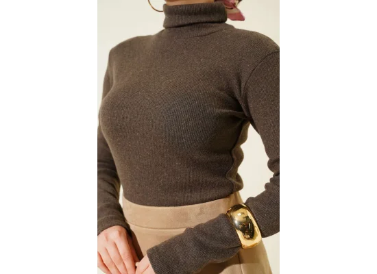 Kahverengi Boğazlı Fitilli Triko Body