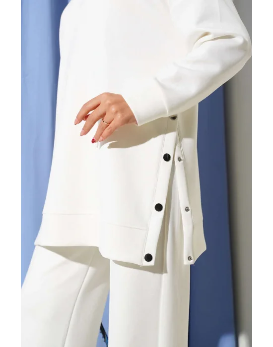 Bisiklet Yaka Yanları Metal Düğmeli İkili Takım Beyaz