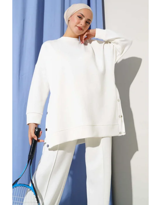 Bisiklet Yaka Yanları Metal Düğmeli İkili Takım Beyaz