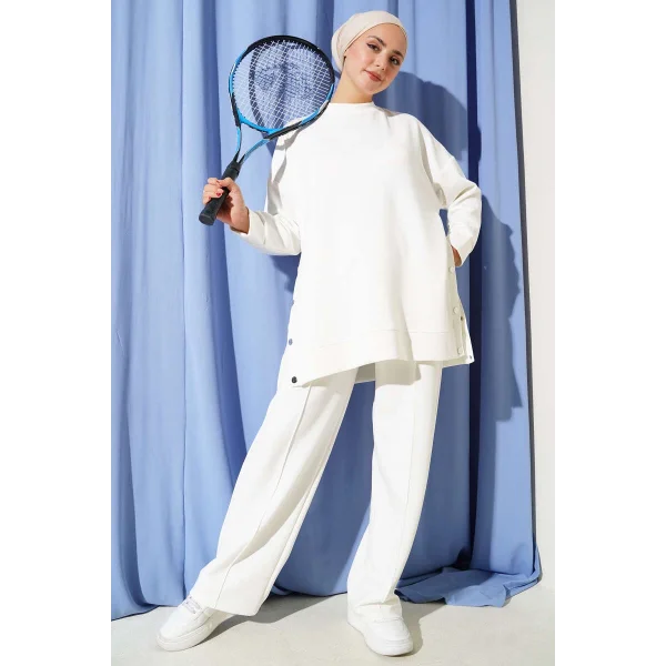 Bisiklet Yaka Yanları Metal Düğmeli İkili Takım Beyaz