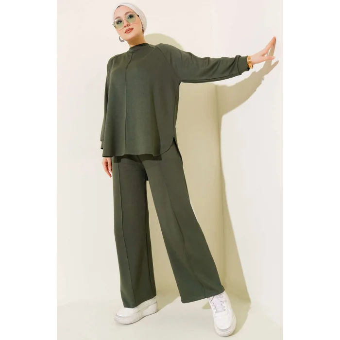 Haki Oversize Sweatshirt Ve Geniş Paça Pantolon Kombin Takım