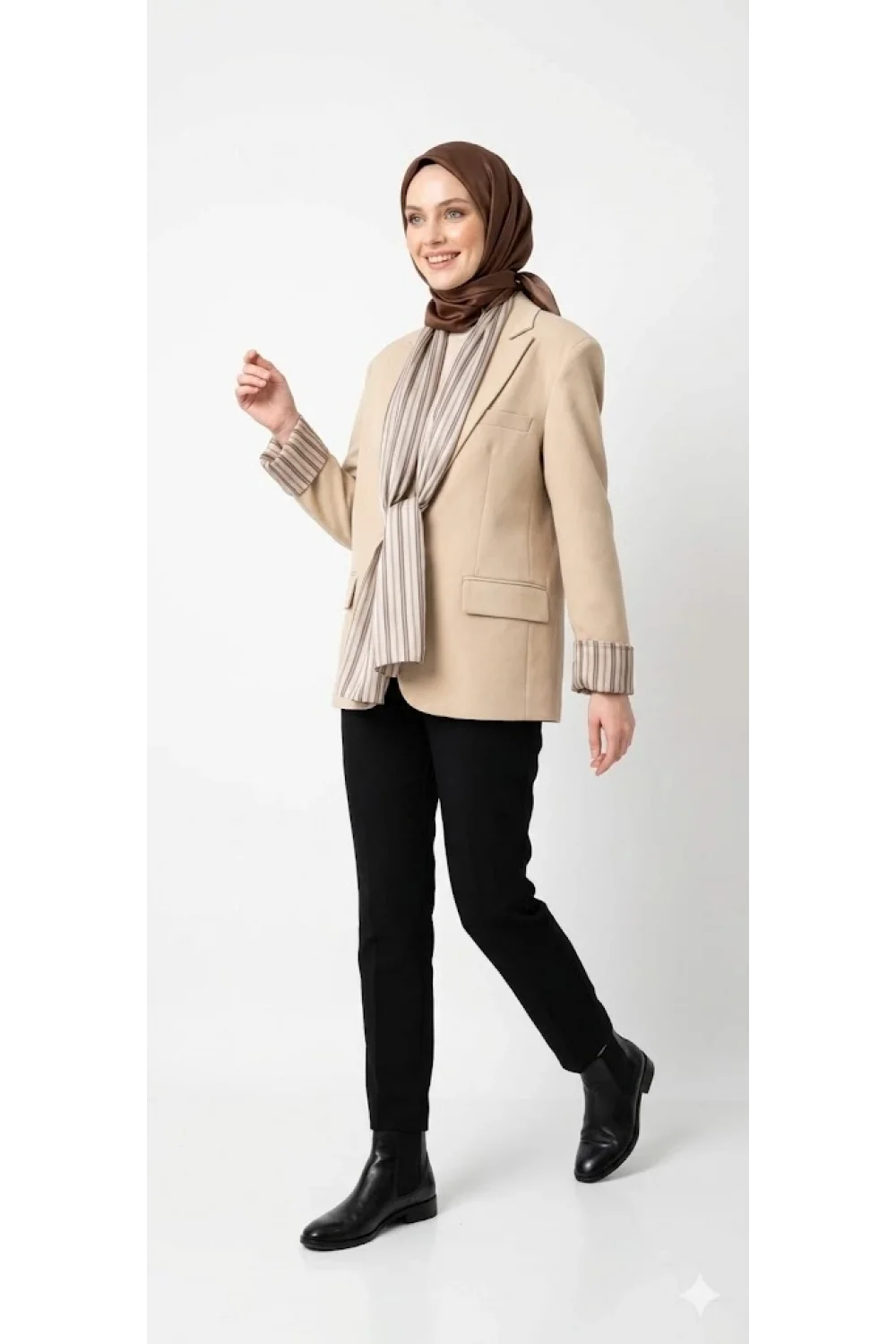 Kadın Bej Atlas Kumaş Blazer Ceket - Çizgili Garnili Şık Ceket