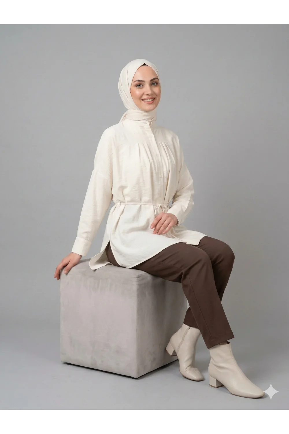 Yazgı Moda Kadın Ekru Hakim Yaka Kuşaklı Tesettür Gömlek