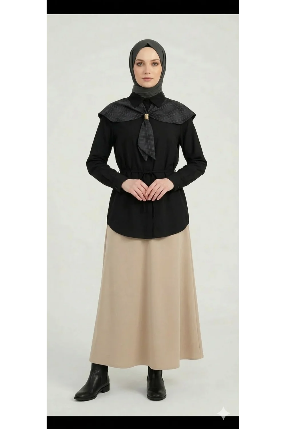 Ekose Pelerin Yaka Detaylı Kuşaklı Siyah Tunik Gömlek