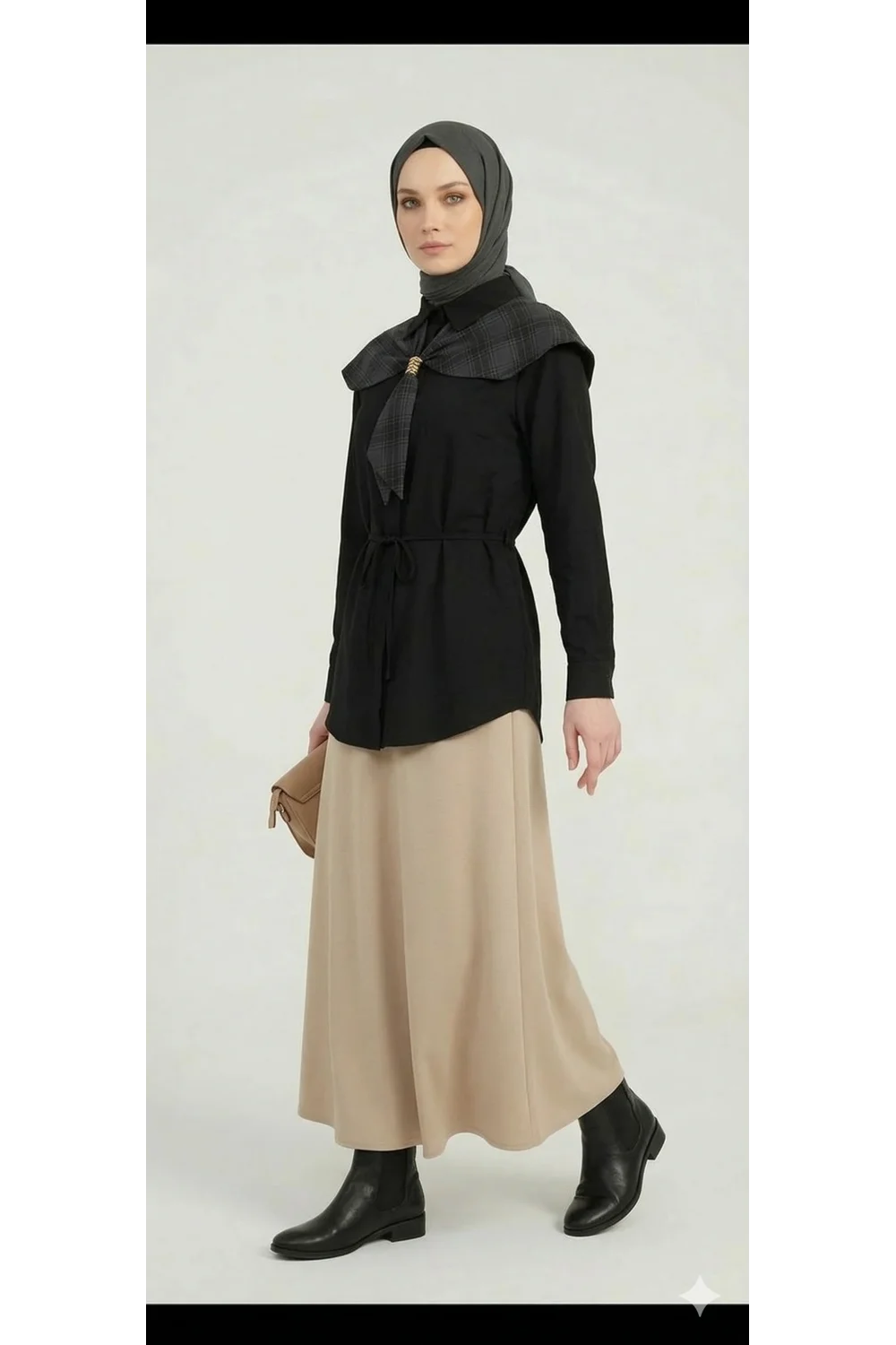 Ekose Pelerin Yaka Detaylı Kuşaklı Siyah Tunik Gömlek