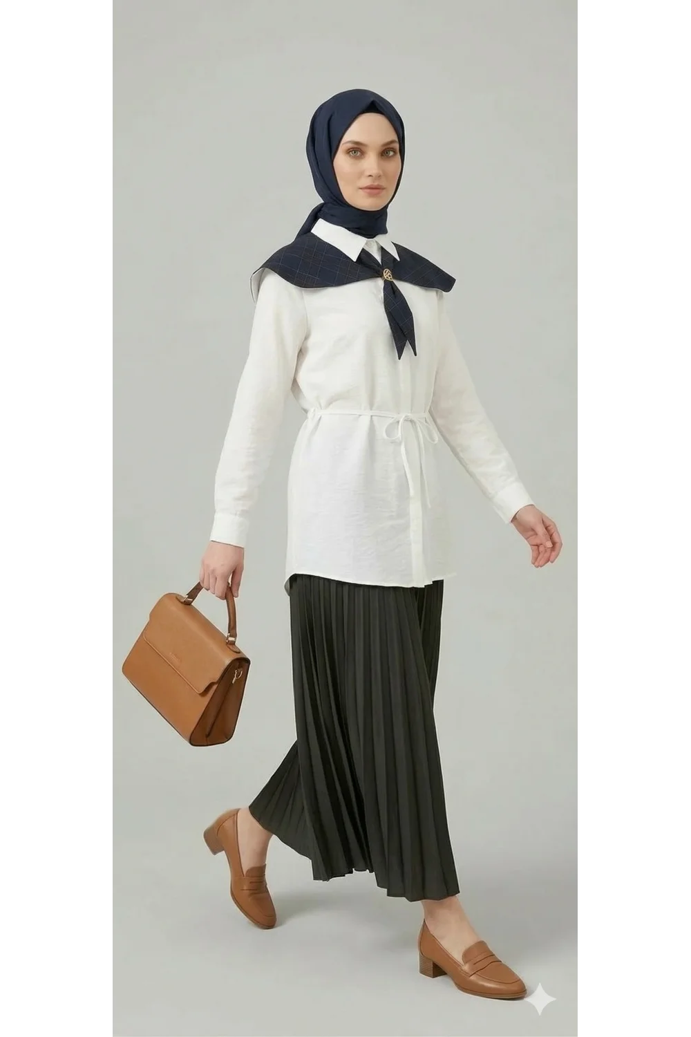 Ekose Pelerin Yaka Detaylı Kuşaklı Beyaz Tunik Gömlek