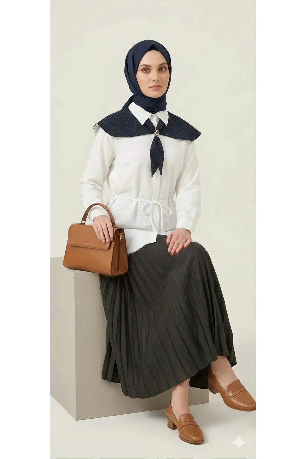 Ekose Pelerin Yaka Detaylı Kuşaklı Beyaz Tunik Gömlek