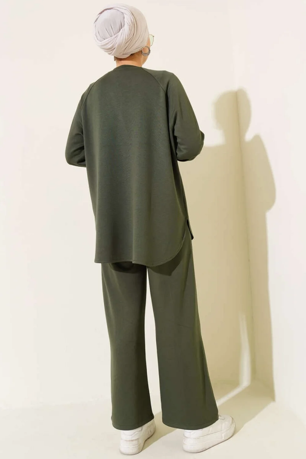 Haki Oversize Sweatshirt Ve Geniş Paça Pantolon Kombin Takım