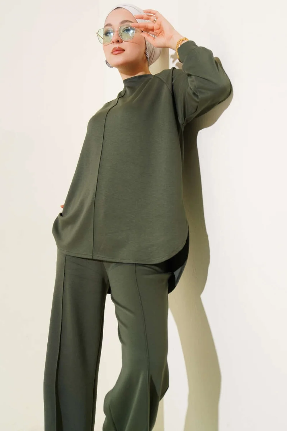 Haki Oversize Sweatshirt Ve Geniş Paça Pantolon Kombin Takım