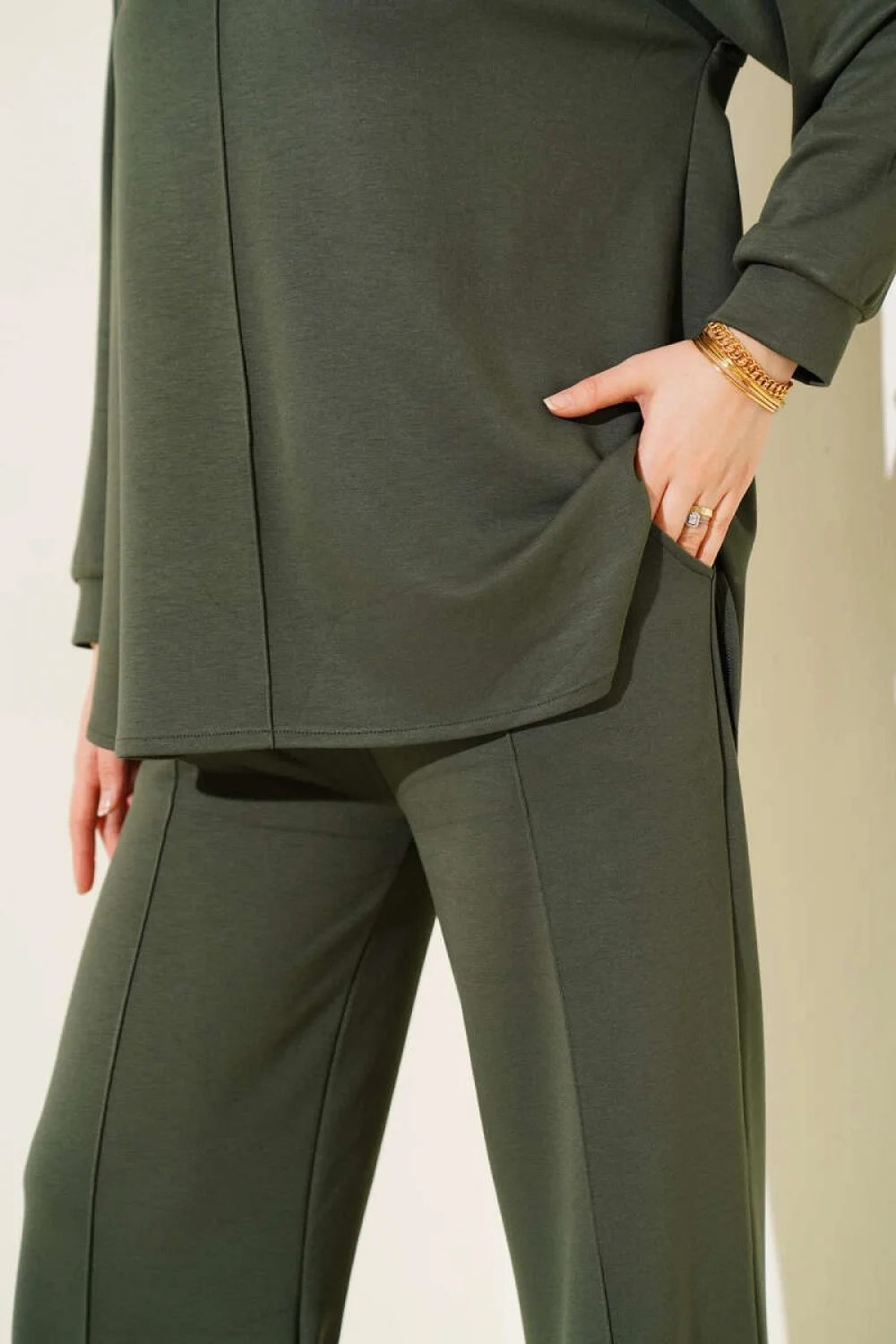 Haki Oversize Sweatshirt Ve Geniş Paça Pantolon Kombin Takım