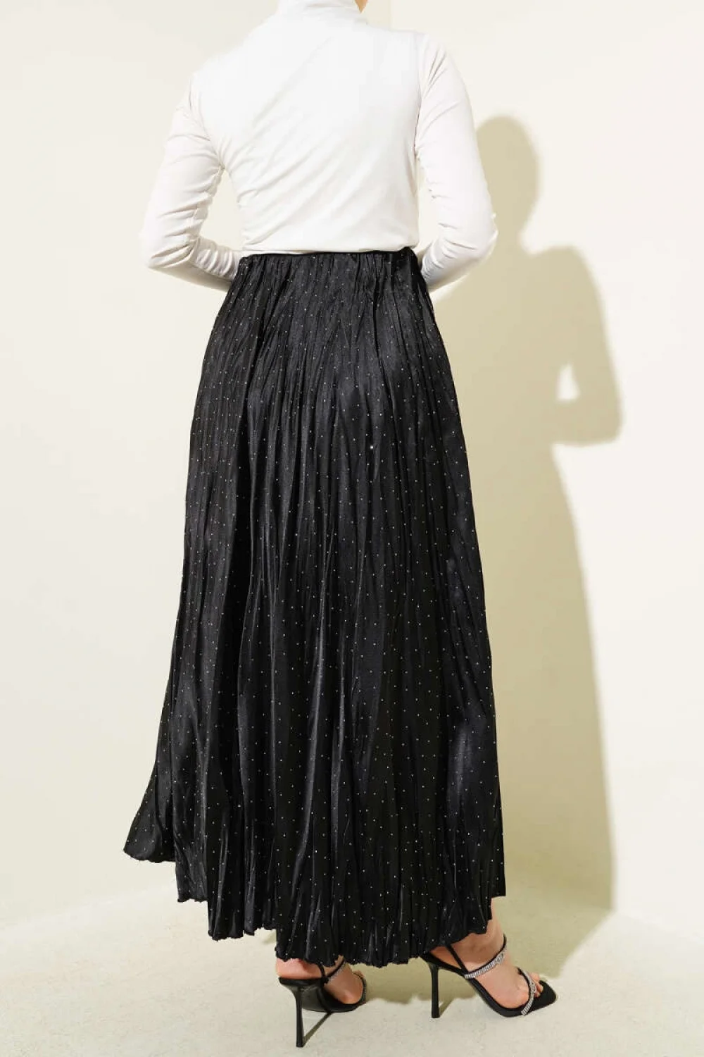 YAZGI MODA Mini Taşlı Pileli Saten Etek Siyah