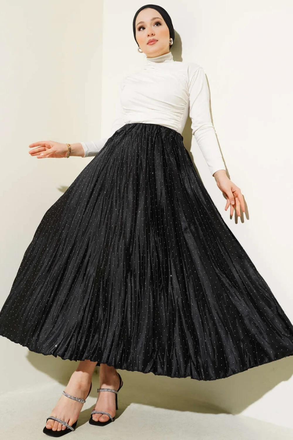 YAZGI MODA Mini Taşlı Pileli Saten Etek Siyah