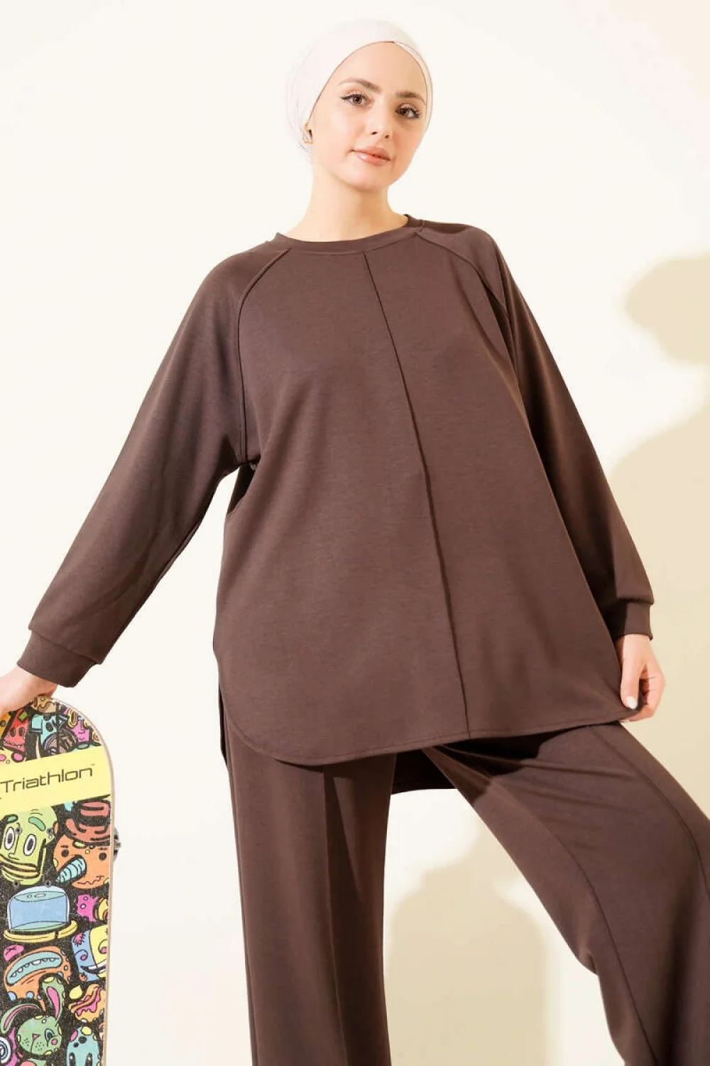 Kahve Rengi Oversize Sweatshirt Ve Geniş Paça Pantolon Kombin Takım