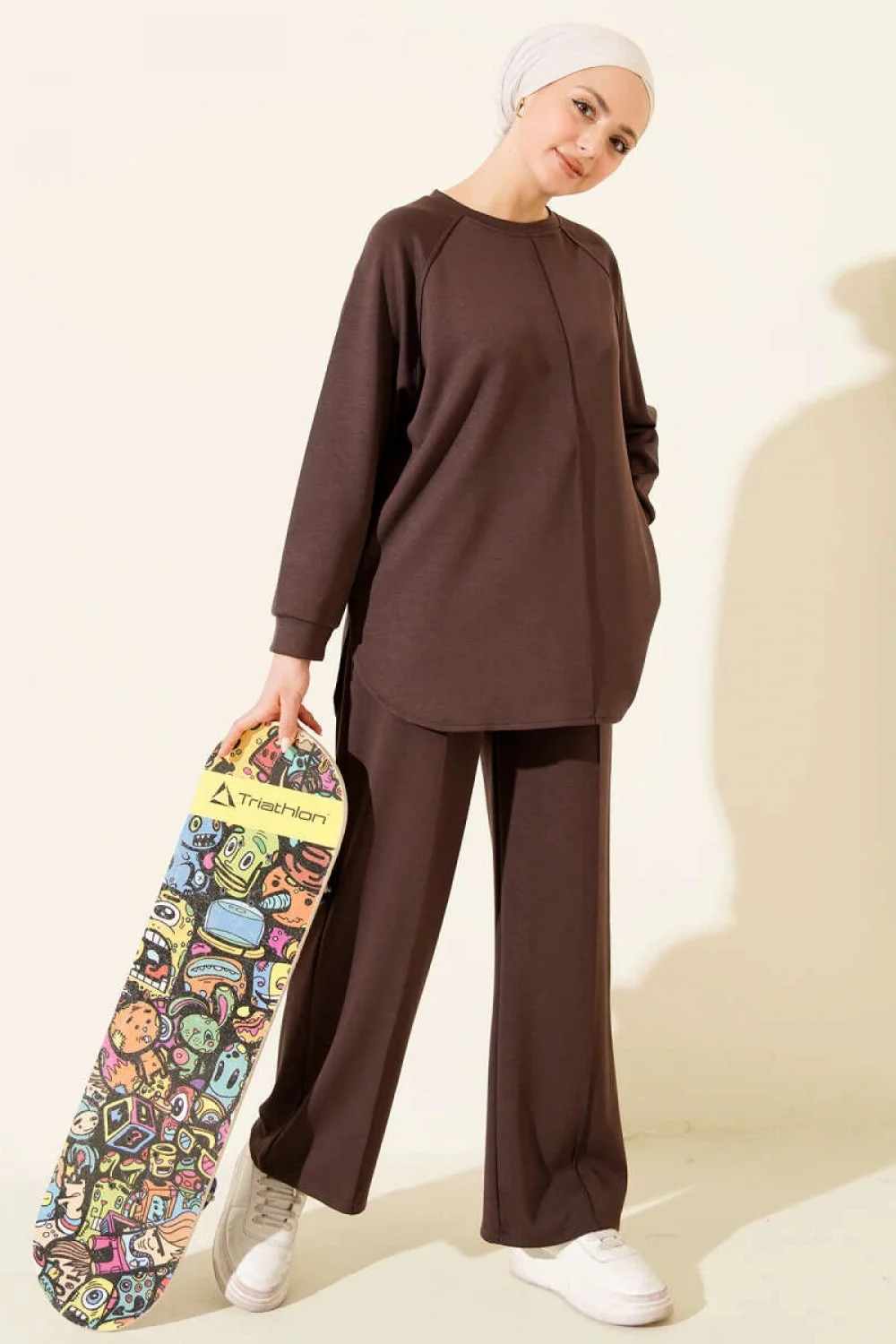 Kahve Rengi Oversize Sweatshirt Ve Geniş Paça Pantolon Kombin Takım