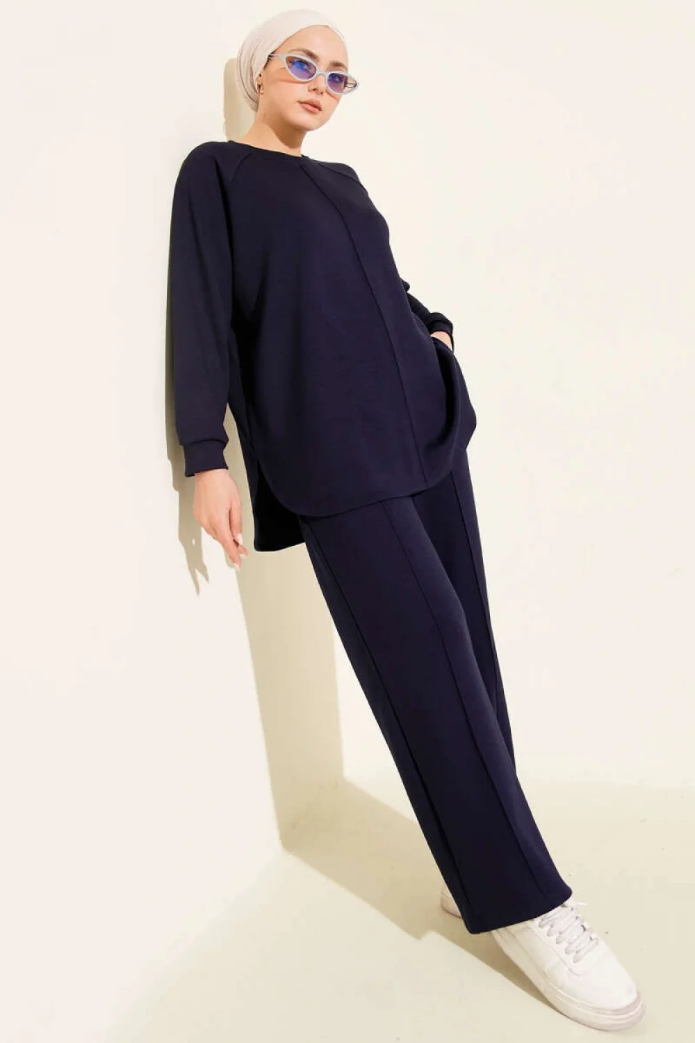 Lacivert Oversize Sweatshirt Ve Geniş Paça Pantolon Kombin Takım