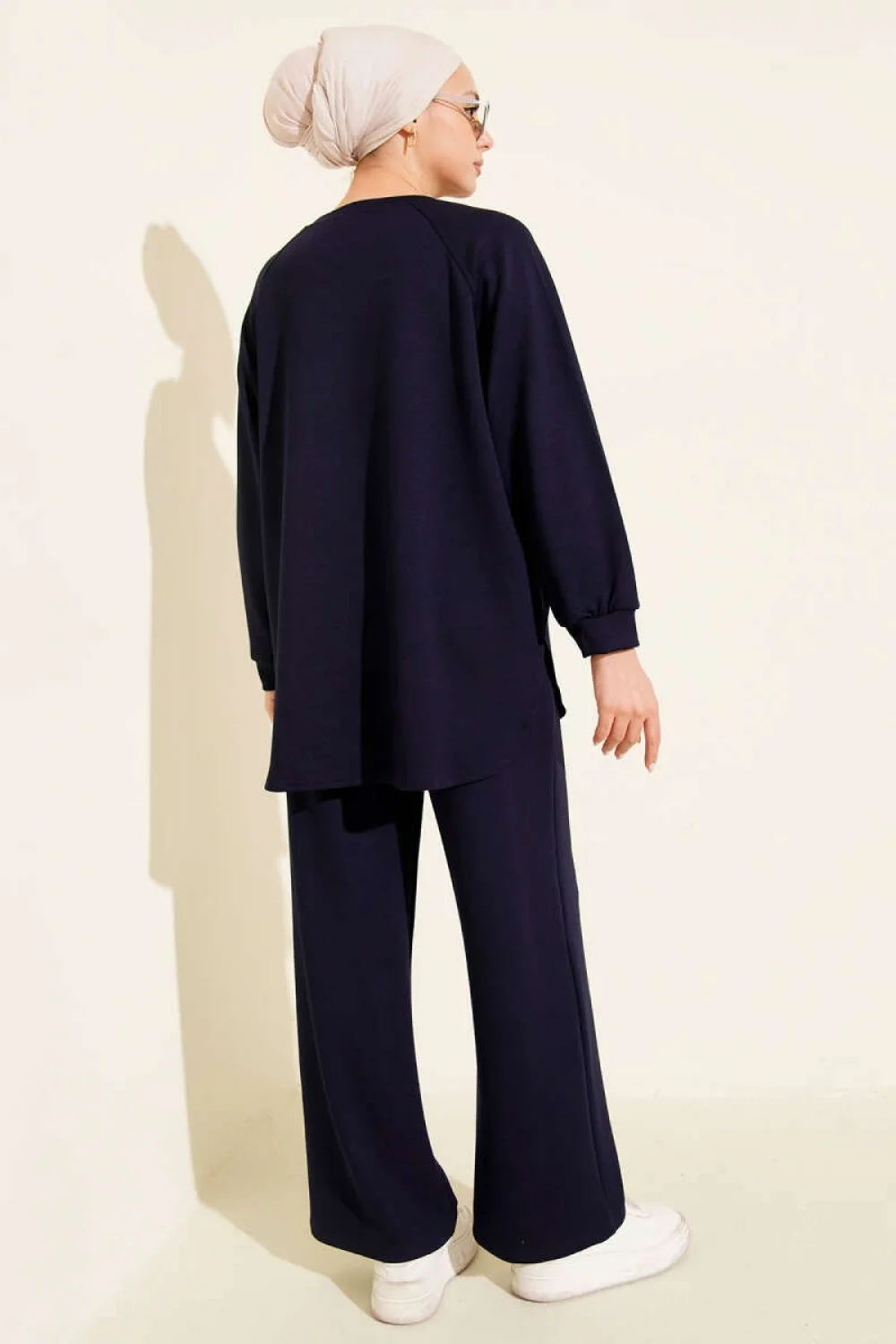 Lacivert Oversize Sweatshirt Ve Geniş Paça Pantolon Kombin Takım