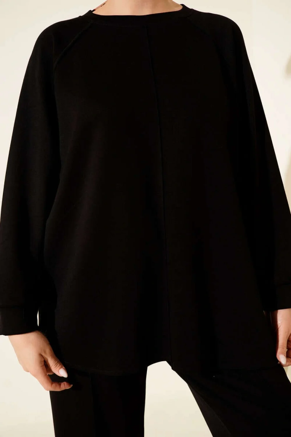 Siyah Oversize Sweatshirt Ve Geniş Paça Pantolon Kombin Takım