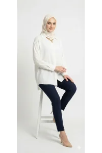 BrandName Beyaz Dökümlü Oversize Zincir Detaylı Tesettür Tunik Gömlek