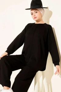 Siyah Oversize Sweatshirt Ve Geniş Paça Pantolon Kombin Takım
