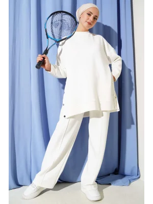 Bisiklet Yaka Yanları Metal Düğmeli İkili Takım Beyaz