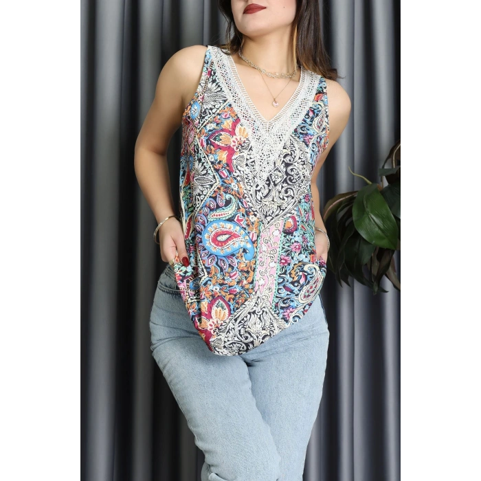 Askılı V Yaka Dantelli Süprem Bluz Desenli - 72083.1256.