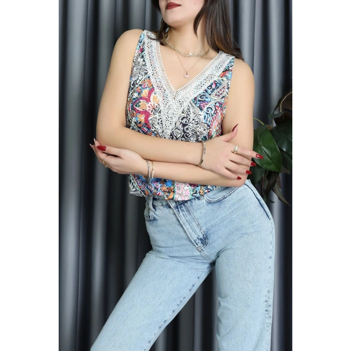 Askılı V Yaka Dantelli Süprem Bluz Desenli - 72083.1256.