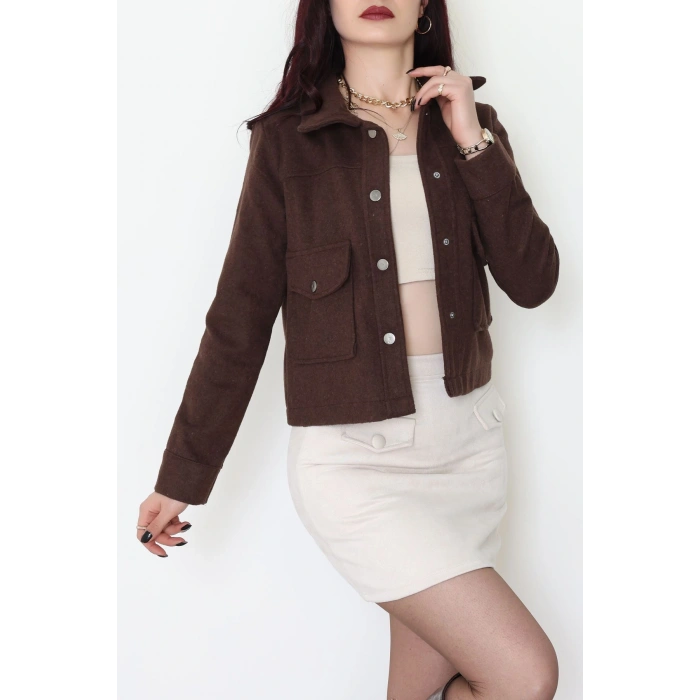 Klasik Yaka Çıtçıt Düğmeli Cep Detaylı Kaşe Crop Ceket Kahve2 - 70992.1775.