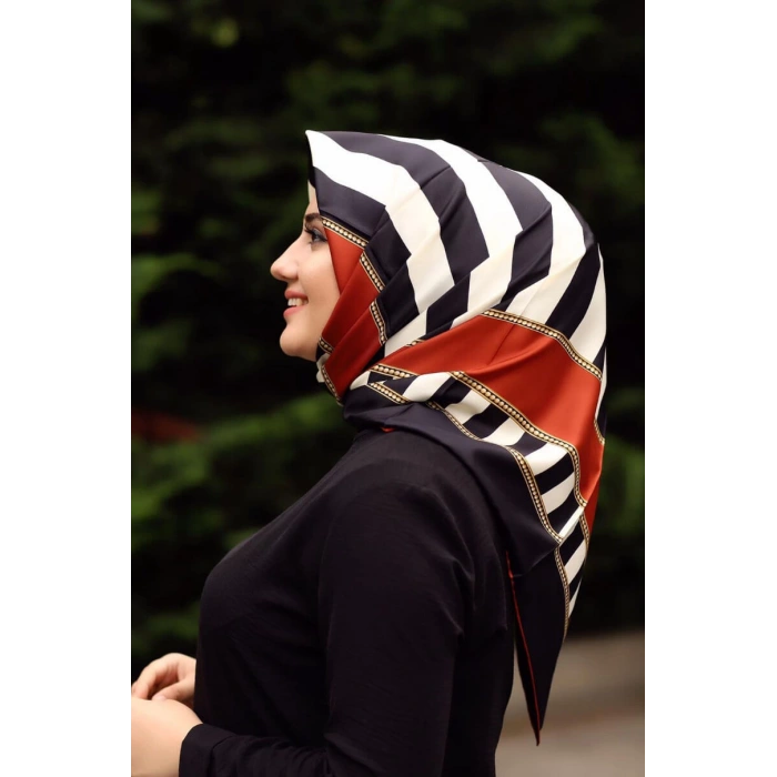 Moda Çizgi Desenli Eşarp