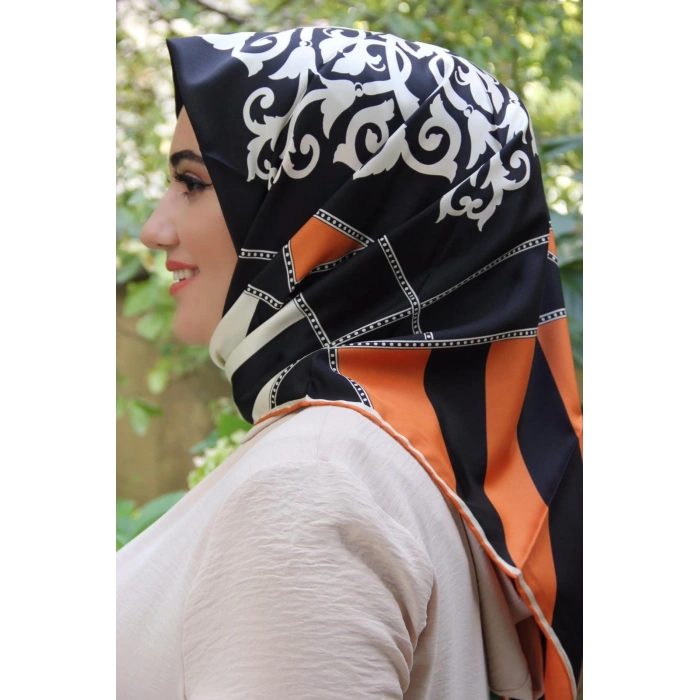 Moda Çizgi Desenli Eşarp