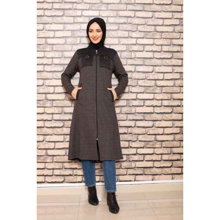 Omuzu Parçalı Kahverengi Tesettür Kap