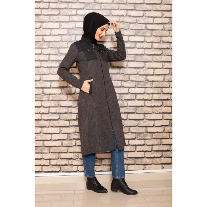 Omuzu Parçalı Kahverengi Tesettür Kap