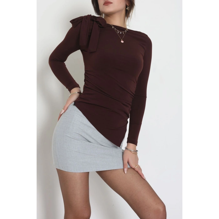 Sandy Önü Asimetrik Kesim Fiyonk Detaylı Bluz Kahve - 42808.1949.