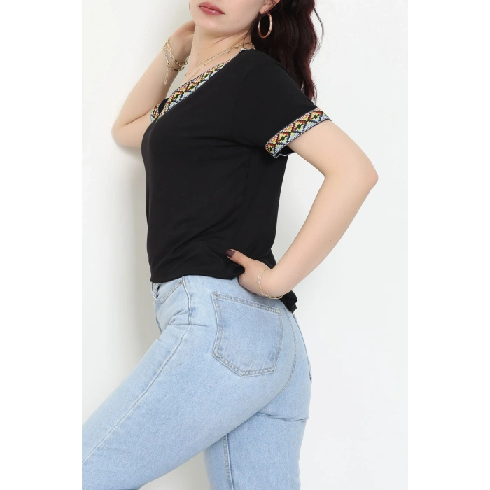 V Şerit Etnik Desen Yakalı Viskon Bluz Siyah - 43000.1256.