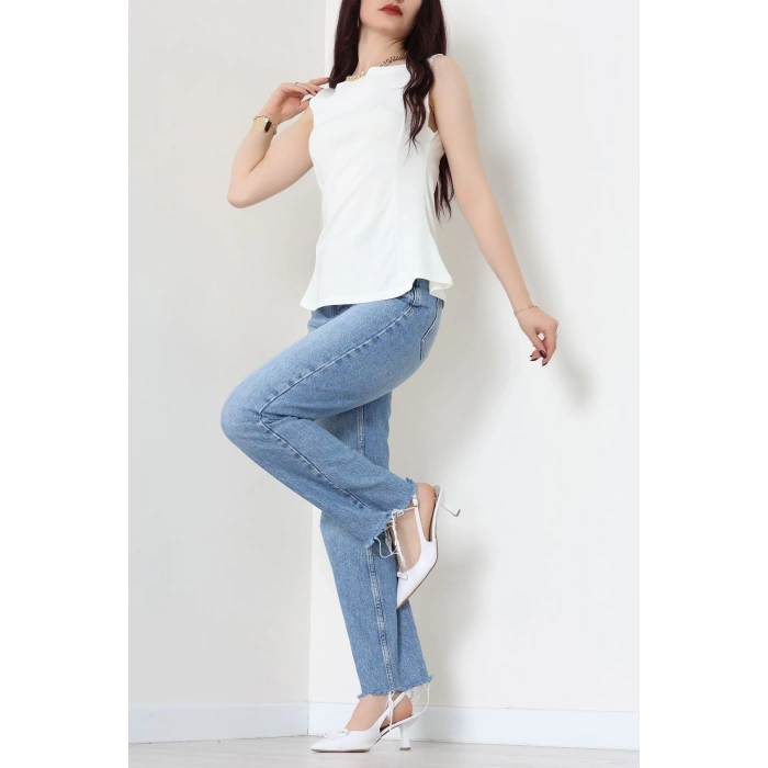 Volanlı Sıfır Kollu Ribana Bluz Ekru - 22070.200.