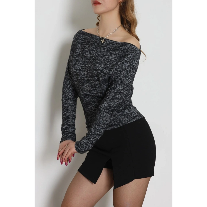 Yumoş Kumaş Kayık Yaka Omuz Düşümlü Bluz Siyahfüme - 31706.2114.