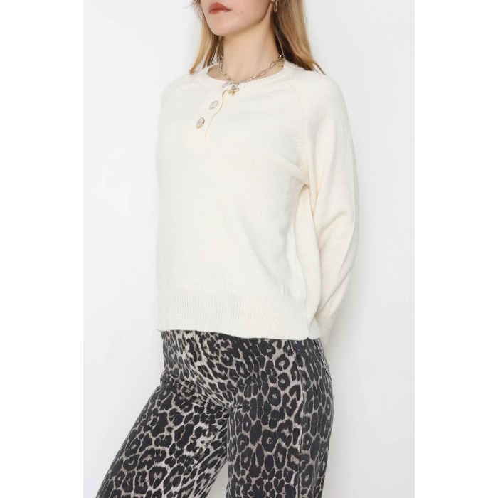 Yumuşak Dokulu Düğme Detay Triko Kazak Bej - 70881.1765.