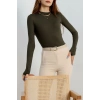 Dik Yaka Parmak Geçmeli Viskon Body Haki - 40076.599.