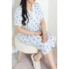 Model Büyük Beden Kapri Pijama Takımı Beyazçiçek - 774.1287.