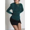 Sandy Önü Asimetrik Kesim Fiyonk Detaylı Bluz Zümrüt - 42808.1949.