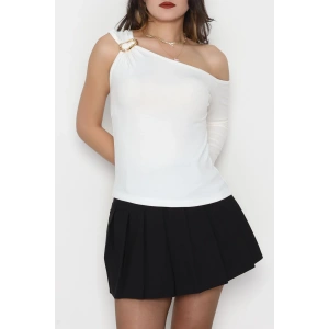 Buzzy Kumaş Tek Omuz Toka Detaylı Bluz Ekru - 1010.2119.