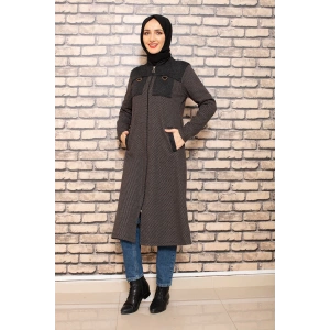 Omuzu Parçalı Kahverengi Tesettür Kap