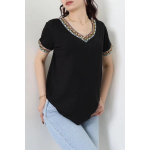 V Şerit Etnik Desen Yakalı Viskon Bluz Siyah - 43000.1256.