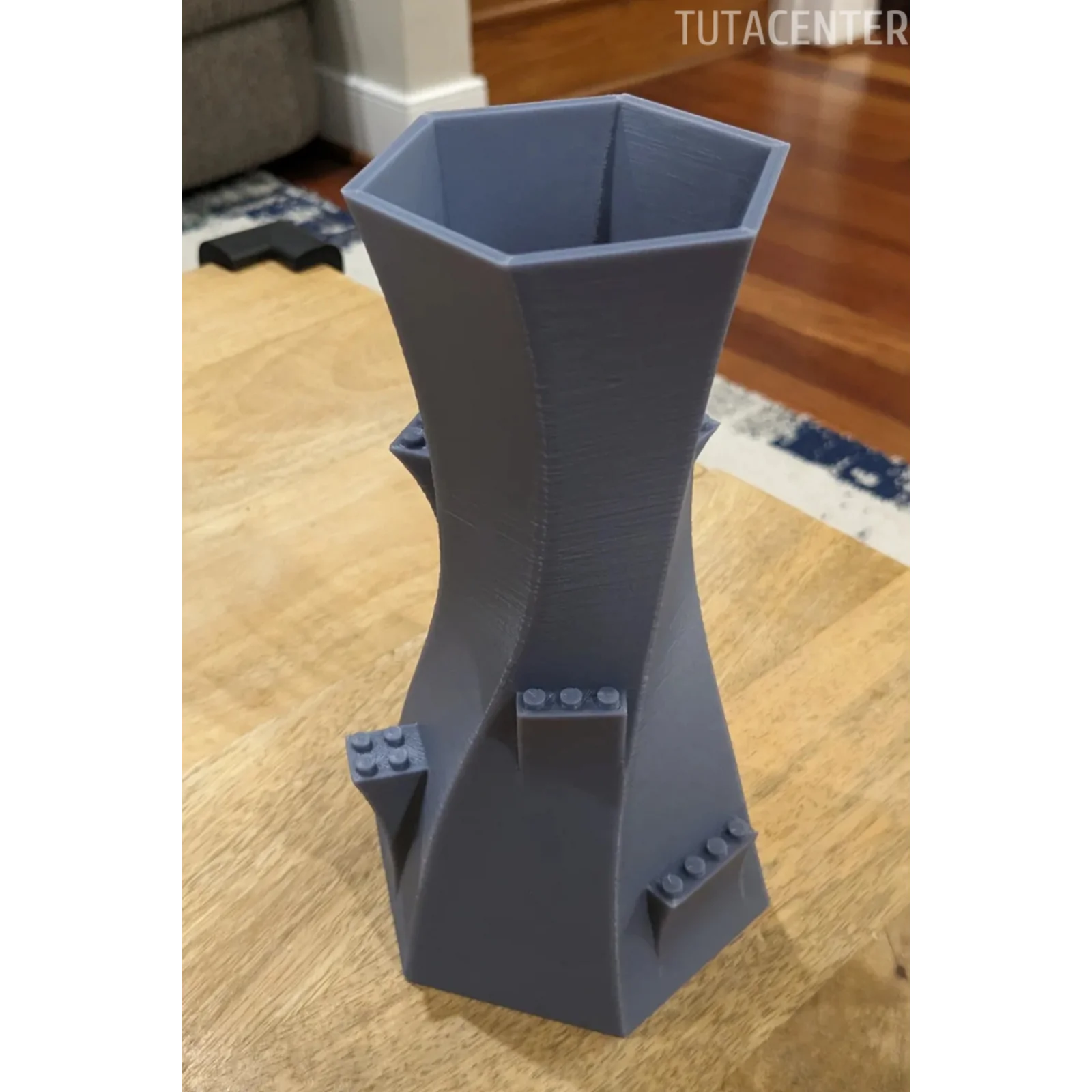 Oyuncak Çiçek Uyumlu Vazo Şık ve Sade Tasarım ( Çiçekler Dahil Değildir )