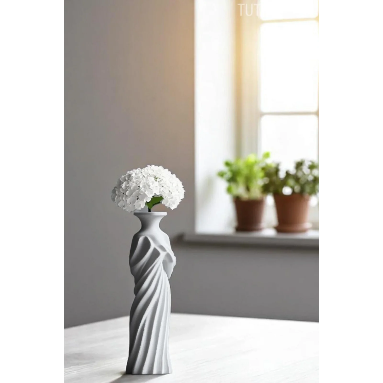 Örtülü Sessizlik Vazosu ( Dekoratif Sanatsal Plastik Vazo ) 20cm