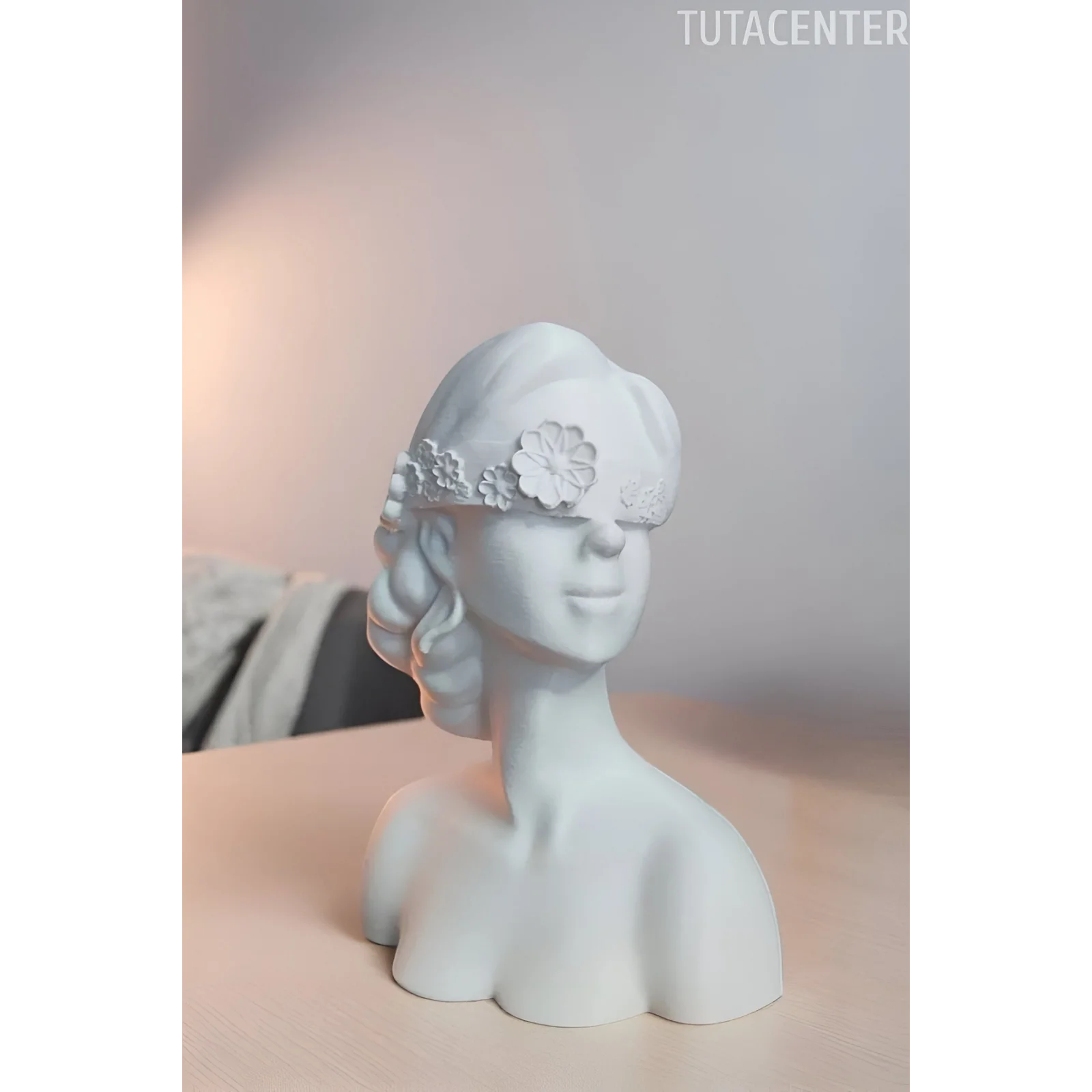 Bereketli Çiçekler Göz Bantlı Kadın Biblo Heykel – Bioplastik Ev Dekorasyonu, Zarif Biblo 14cm