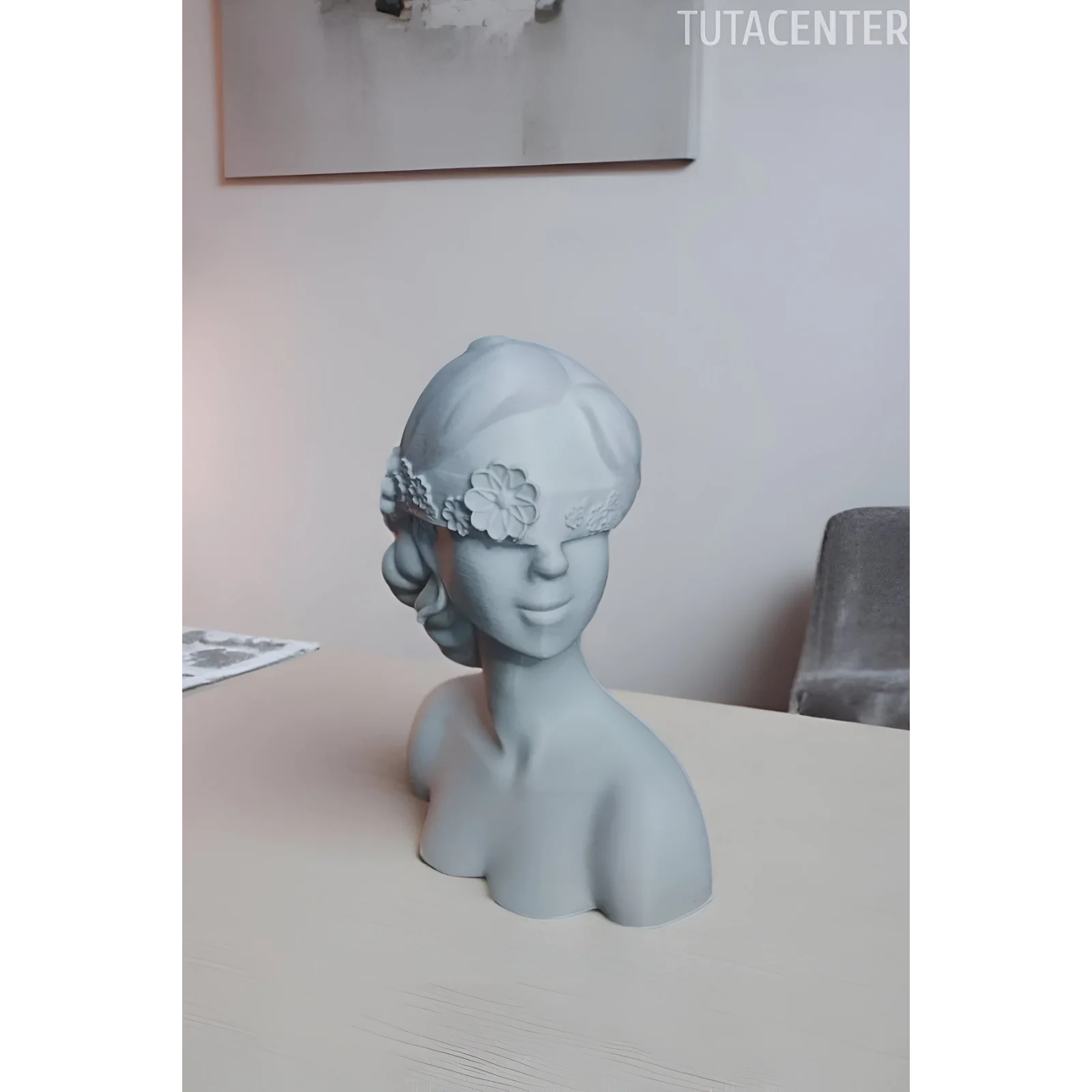 Bereketli Çiçekler Göz Bantlı Kadın Biblo Heykel – Bioplastik Ev Dekorasyonu, Zarif Biblo 14cm