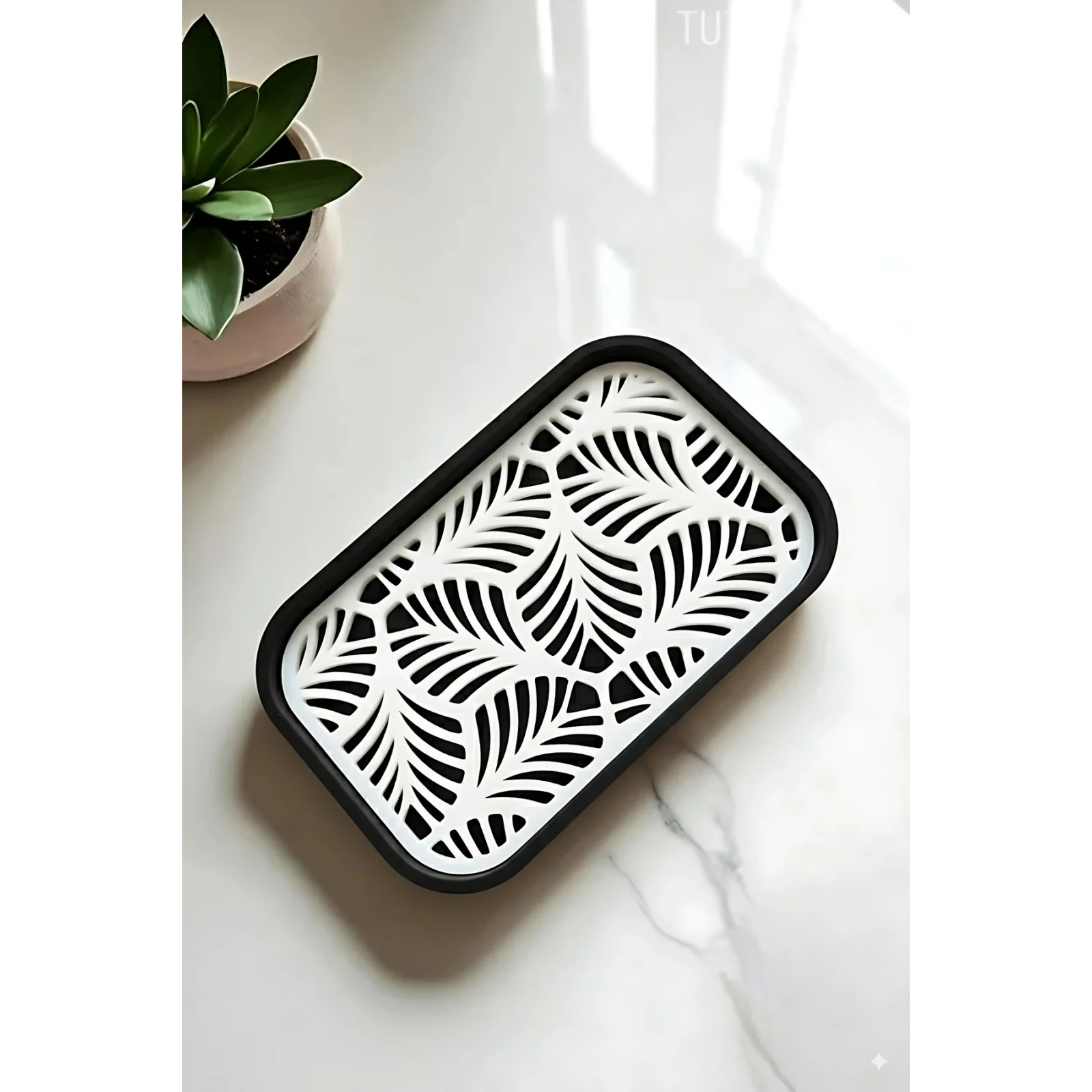 Palmiye Yaprağı Desenli Plastik Sabunluk – Siyah Beyaz Renkli, Şık Banyo Aksesuarı