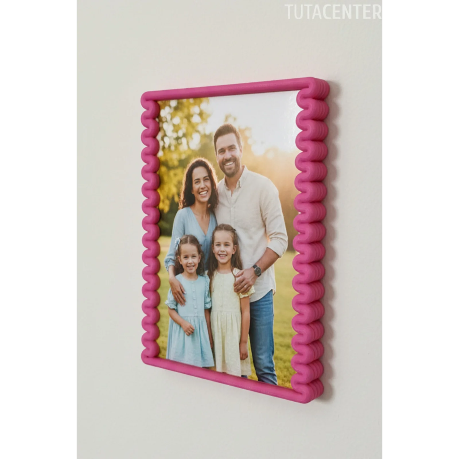 Dalga Desenli Pembe Plastik Duvar Çerçevesi 10x15 cm | Yatay ve Dikey Kullanıma Uygun