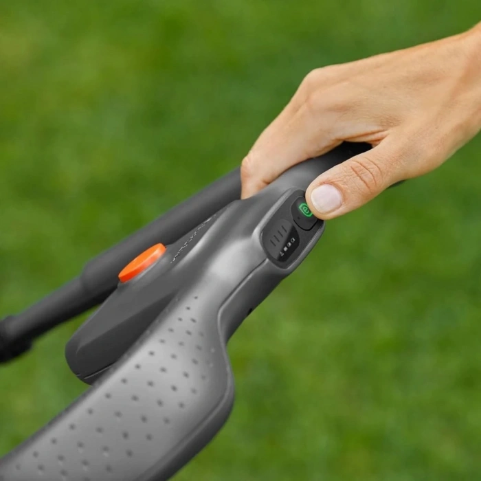 Gardena 14632-20 Akülü Çim Biçme Makinesi PowerMax 32/18V P4A Set