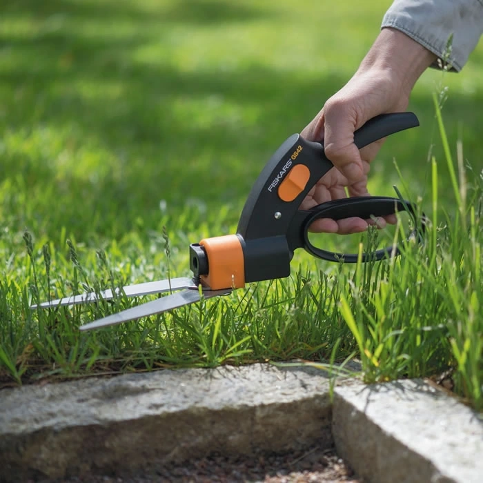 Fiskars 113680 Servo Sistem Döner Başlıklı Çim Kenar Kesme Makası